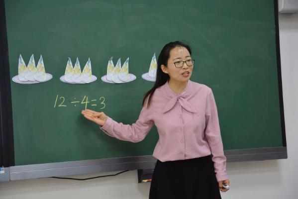 濮阳市开德小学开展了教师微型课比赛活动