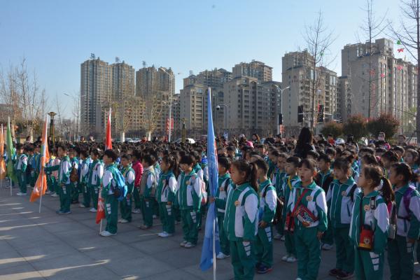 濮阳市开德小学开展了“童眼看濮阳 龙湖文化行”活动