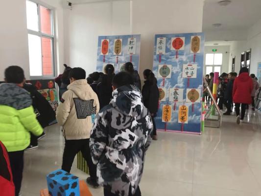 濮阳市绿城实验学校开展了“赏花灯，品年俗”创意作品展