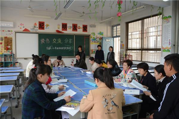 春暖花开季 读书正当时——濮阳市昆吾小学举行读书交流活动